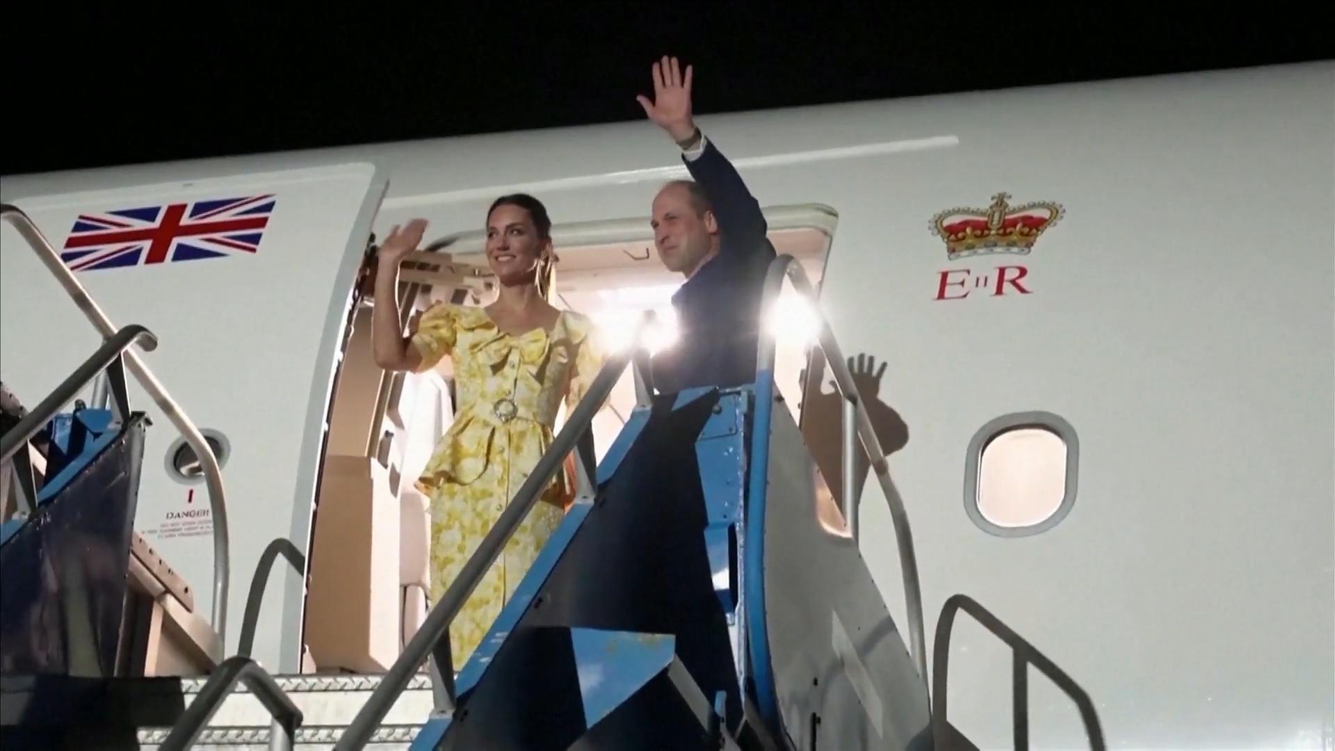 Prinz William & Herzogin Kate fliegen heim Karibikreise vorbei
