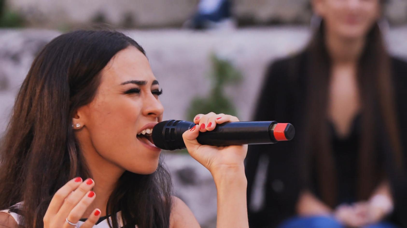 Melissa Mantzoukis singt "Beautiful" Das Recall-Finale in Apulien