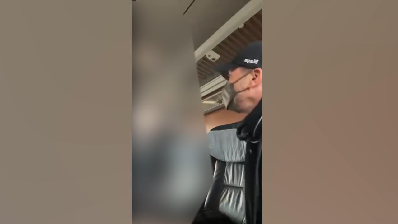 Mario Barth aus ICE geworfen Weil er angeblich keine Maske trug