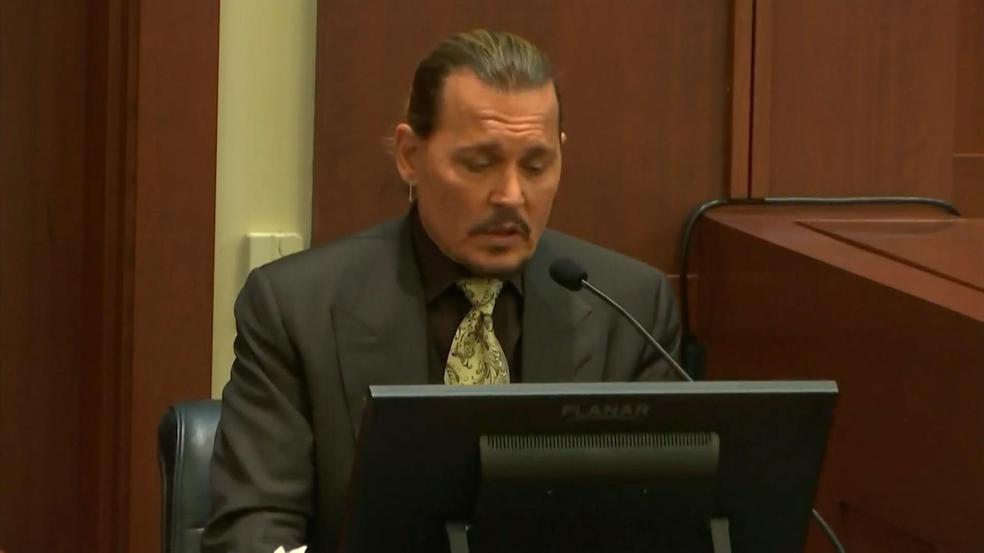Gerichts-Rosenkrieg bei Johnny Depp und Amber Heard Schlammschlacht im Gerichtssaal