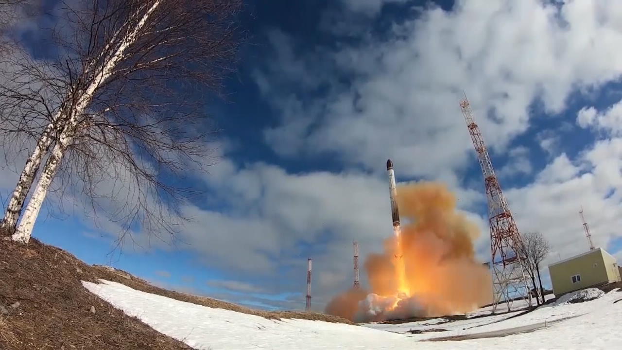 Putin droht dem Westen mit neuer Atom-Rakete Test in Russland