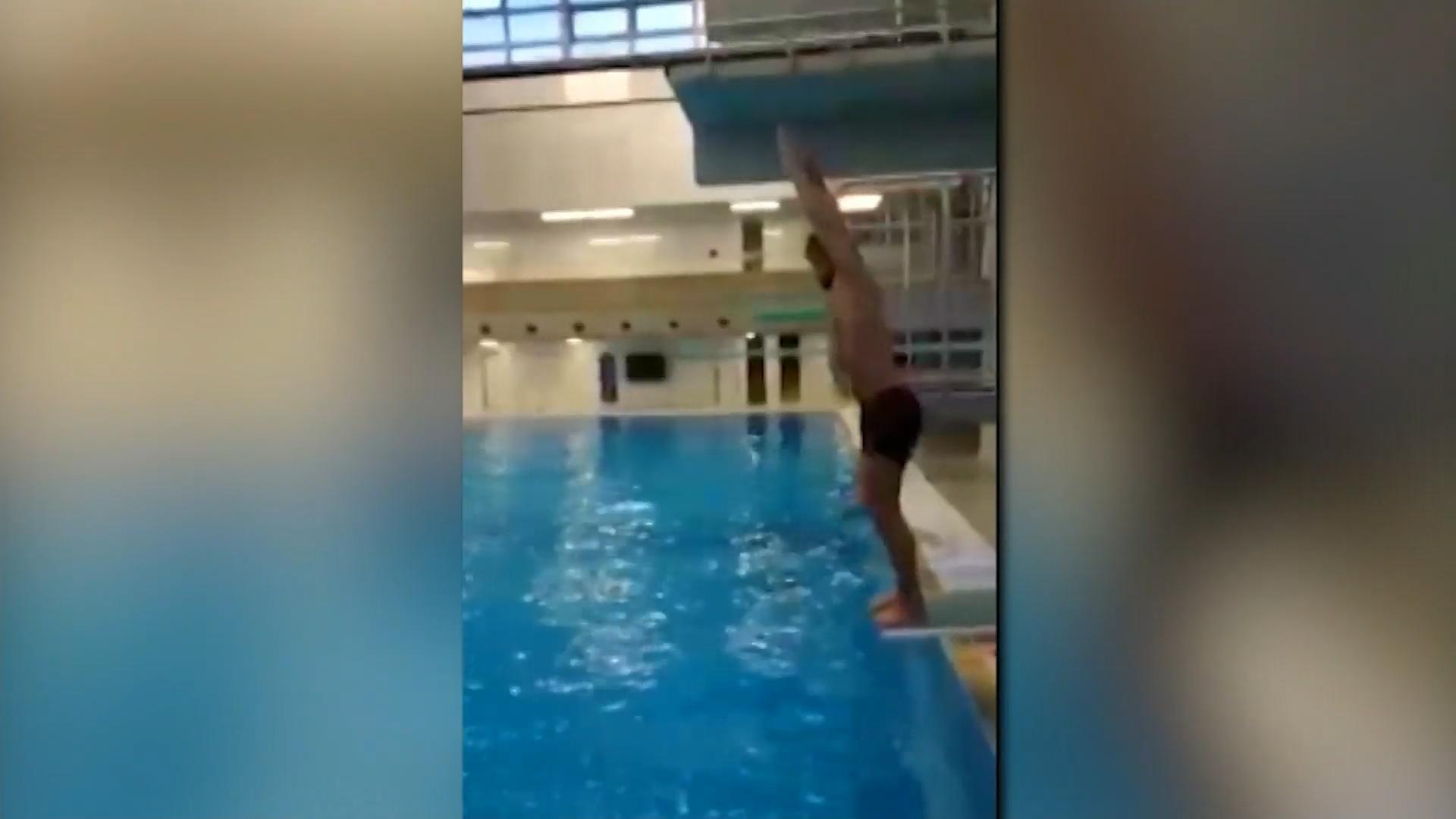 Hier landet Bachelor Dominik gar nicht sexy im Wasser Vorbereitungen zum "RTL Turmspringen"