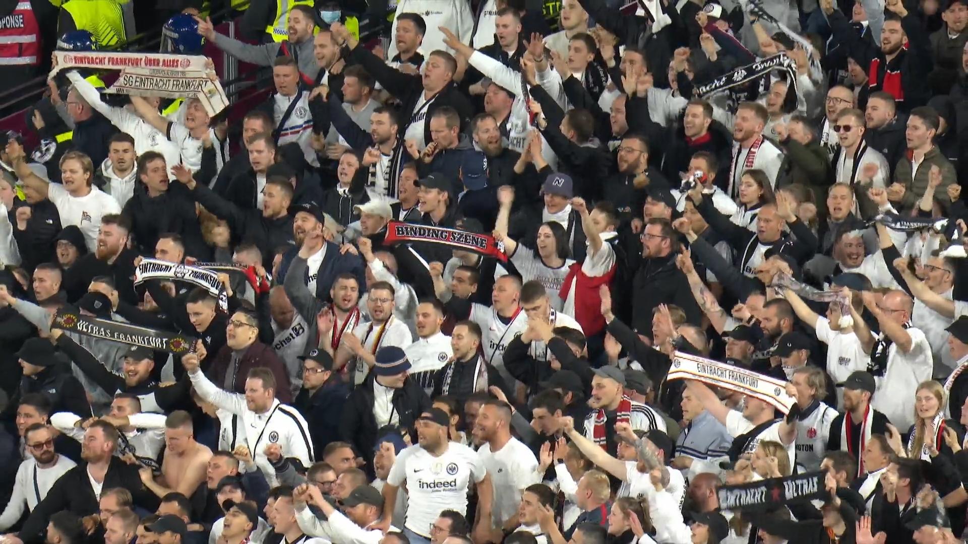 Frankfurt-Fans feiern Party in London Auch nach Abpfiff