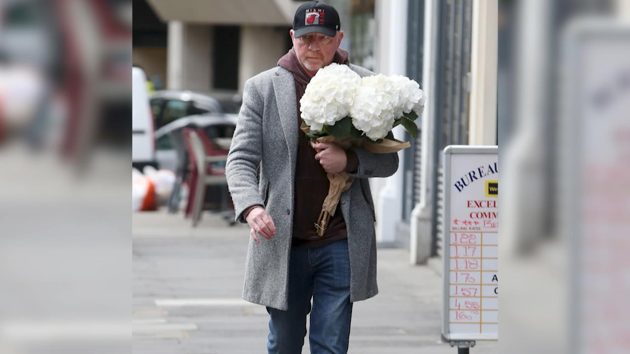 Boris Becker geht vor dem Urteil in die Kirche Mit Blumenstrauß gesehen