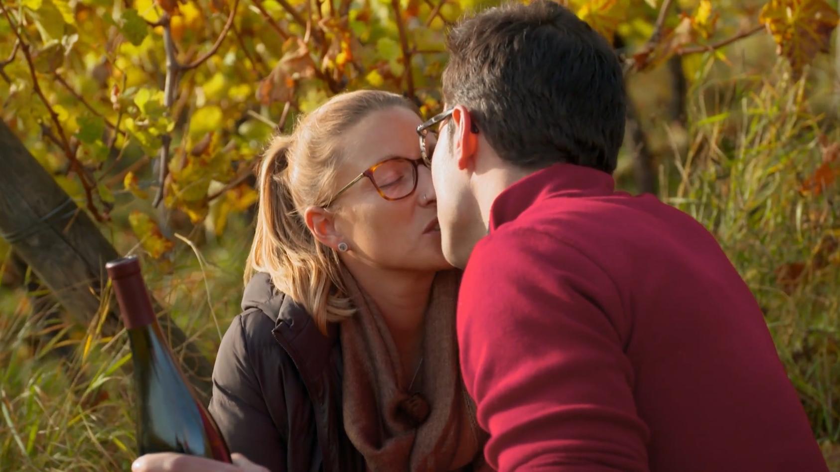 Ackerbauer Justin schenkt Steffi sein Herz Bauer sucht Frau International: Happy End!