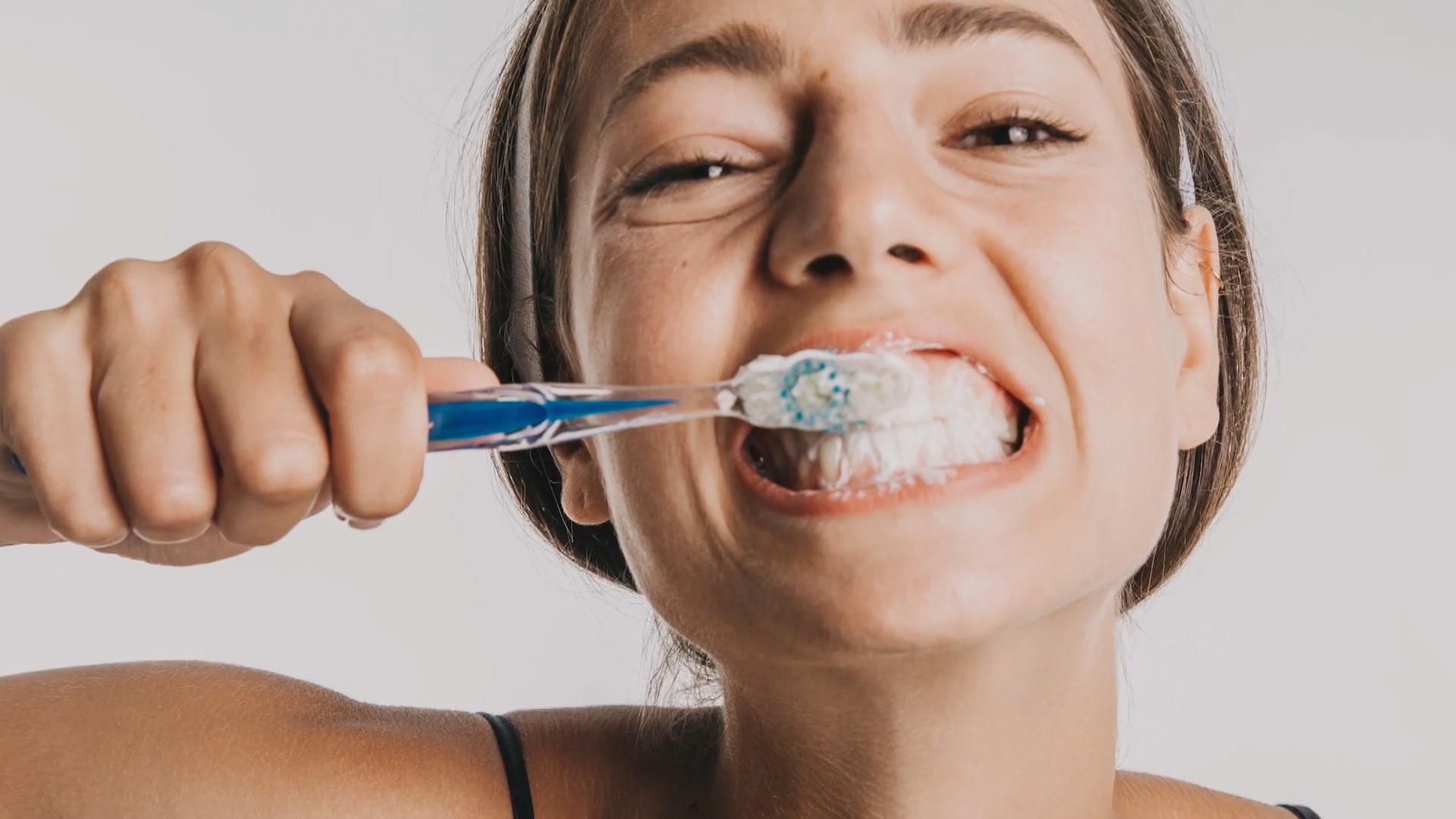 Zahn-Mythen im Check: Zahnärztin klärt auf Was ist wirklich dran?