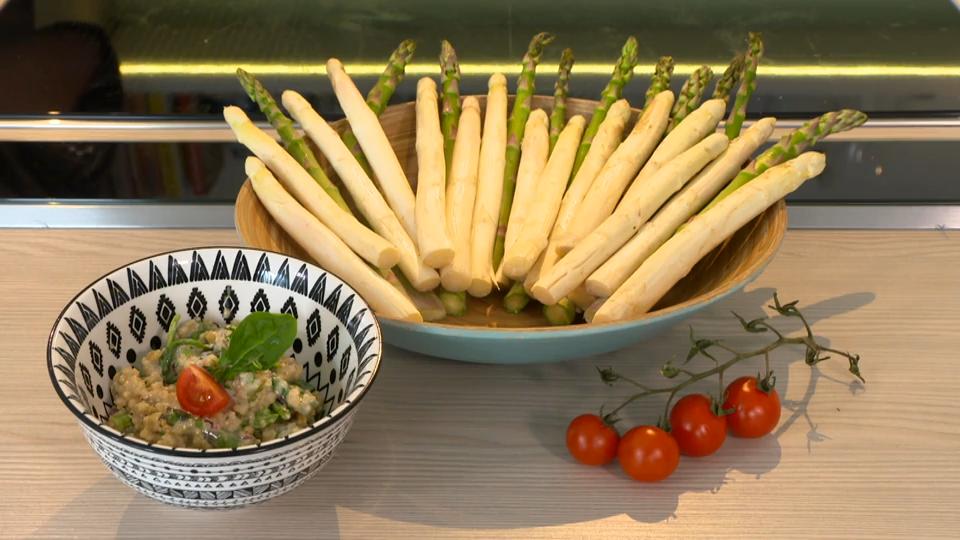 Lachs-Päckchen und Spinat-Quinoa-Salat Blitzrezepte mit Spargel