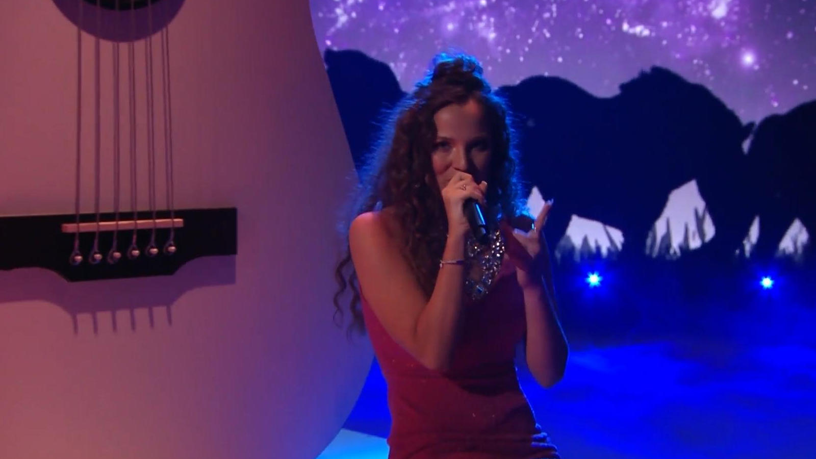 Mit "Someone To You" singt sie sich in die Herzen der Jury DSDS-Finale 2022: Ambers Finalsong