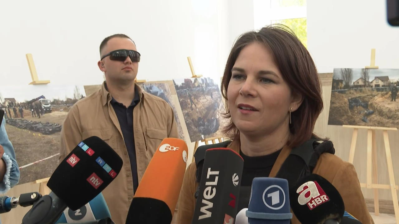 Baerbock: "Werden die Täter zur Verantwortung ziehen" Außenministerin in der Ukraine