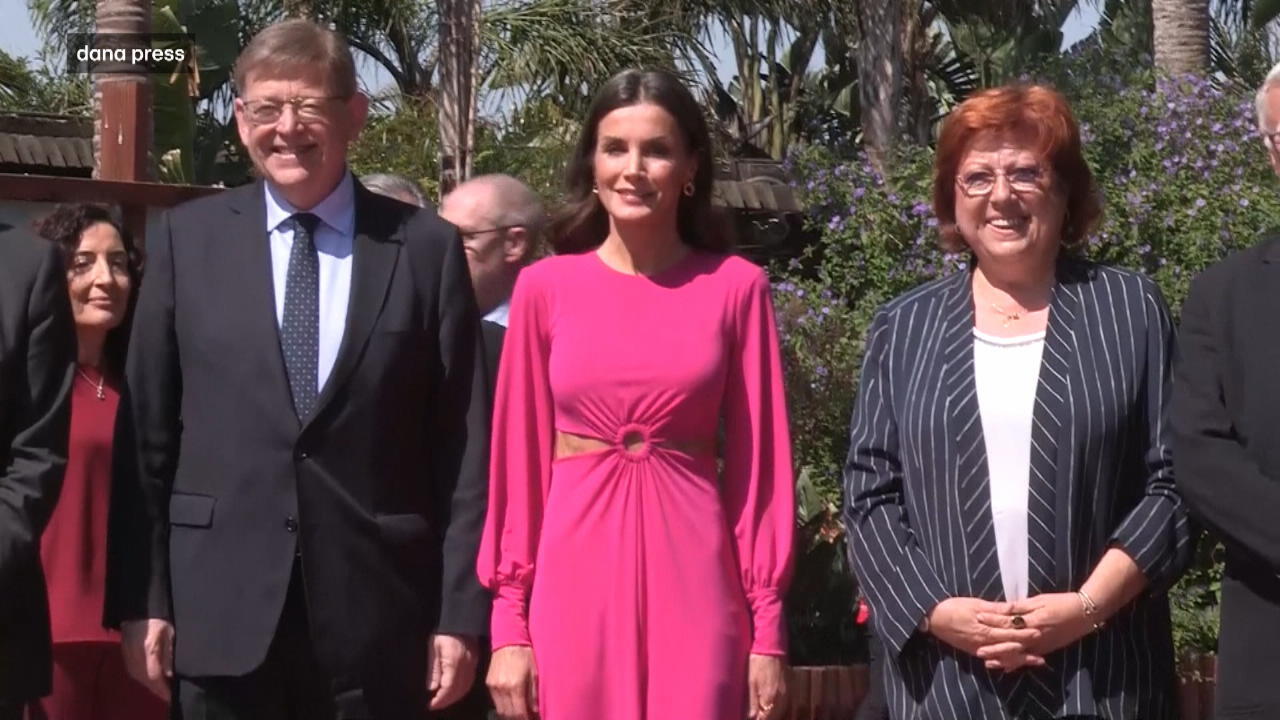 Königin Letizia von Spanien zeigt krasse Bauchmuskulatur Termin im Cut-Out-Dress