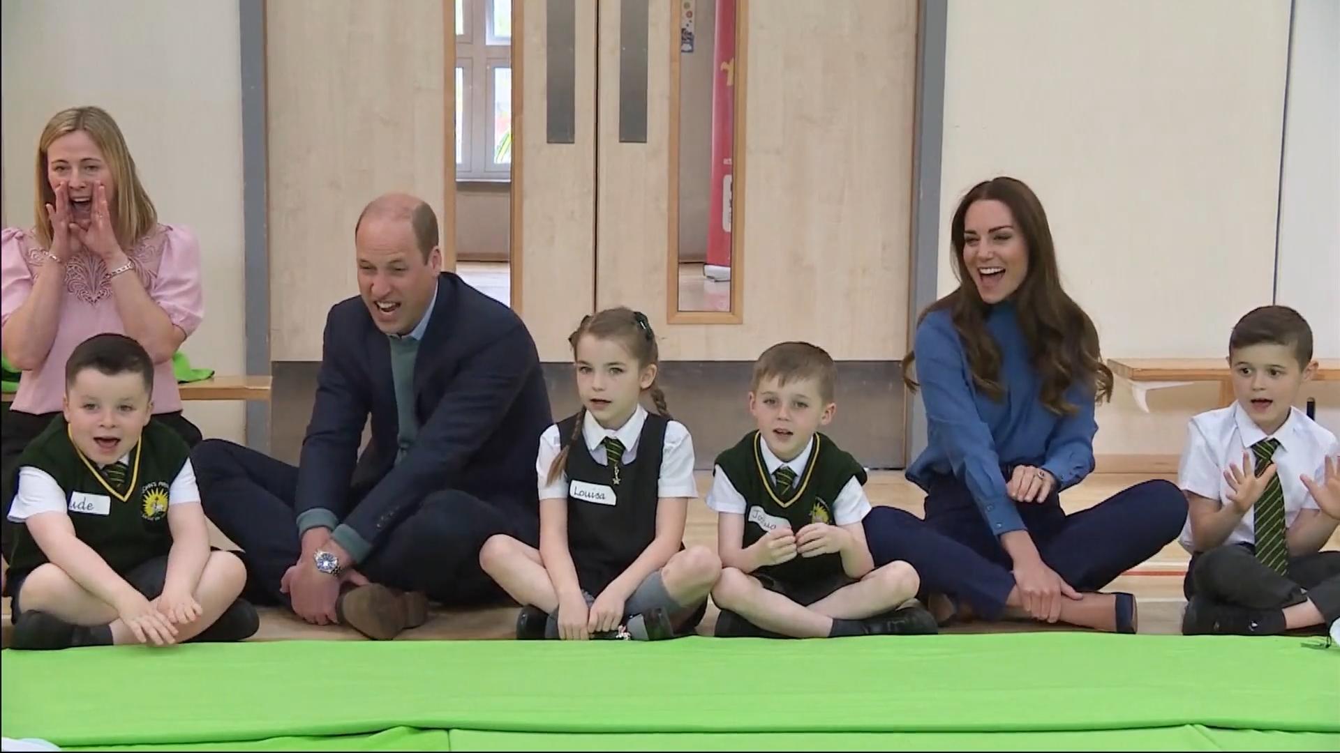 Kinderquatsch mit Prinz William & Herzogin Kate Royals haben Spaß