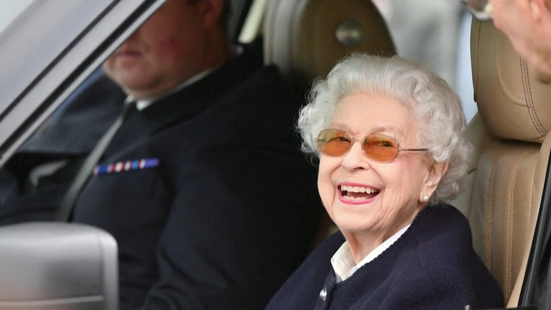 Queen Elizabeth strahlt bei Pferde-Show Auftakt für Platin-Jubiläum