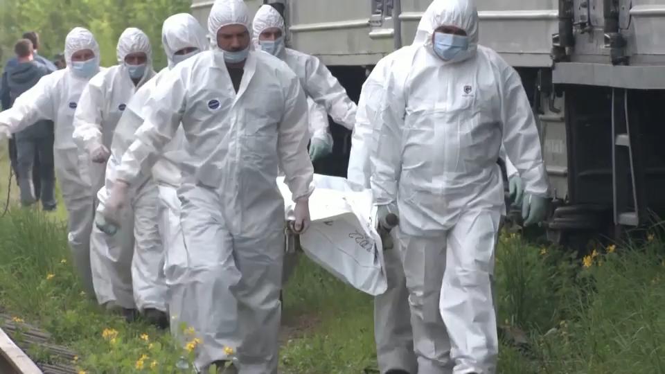 Ukraine sammelt russische Leichen ein Leichen in Kühlzügen