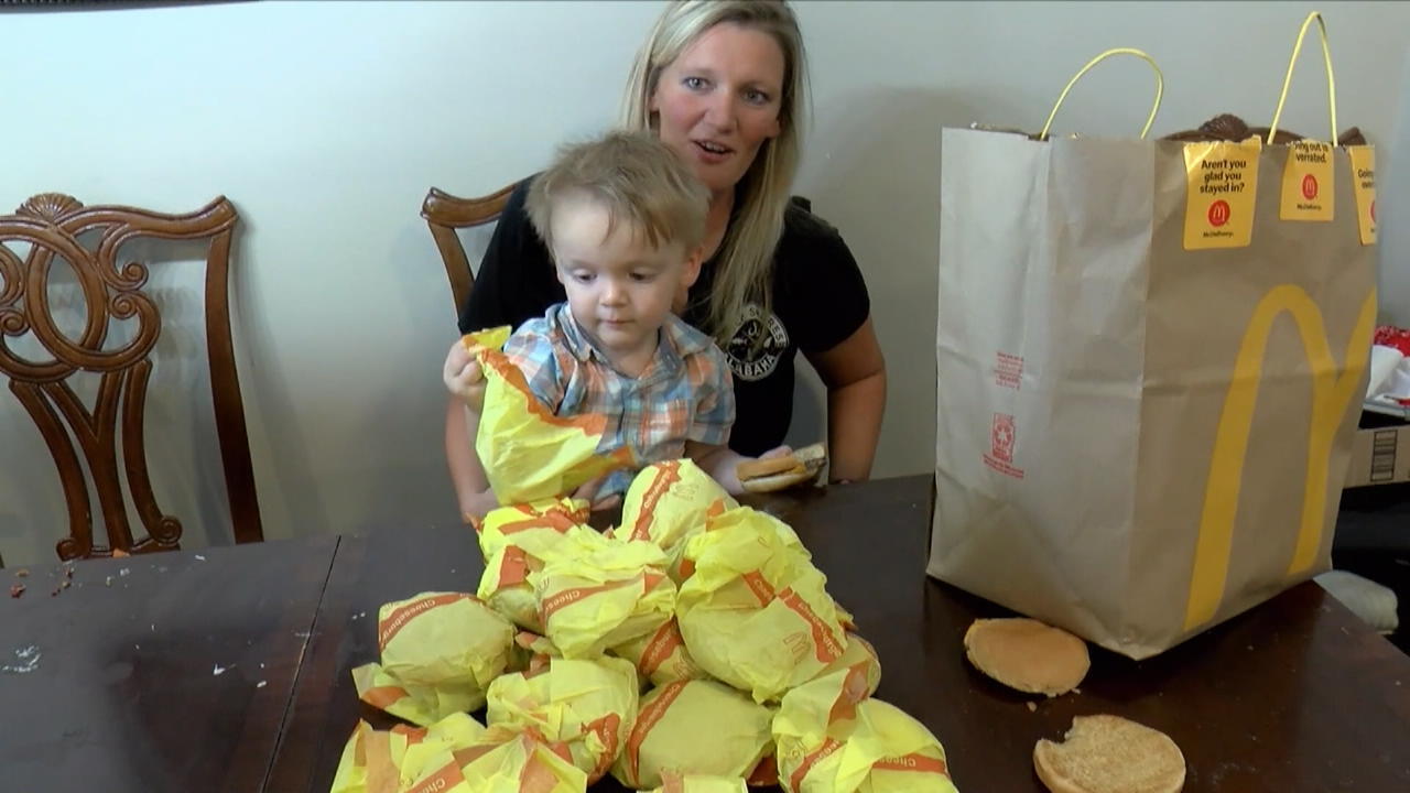 Zweijähriger bestellt 31 Burger per App Augen größer als der Magen