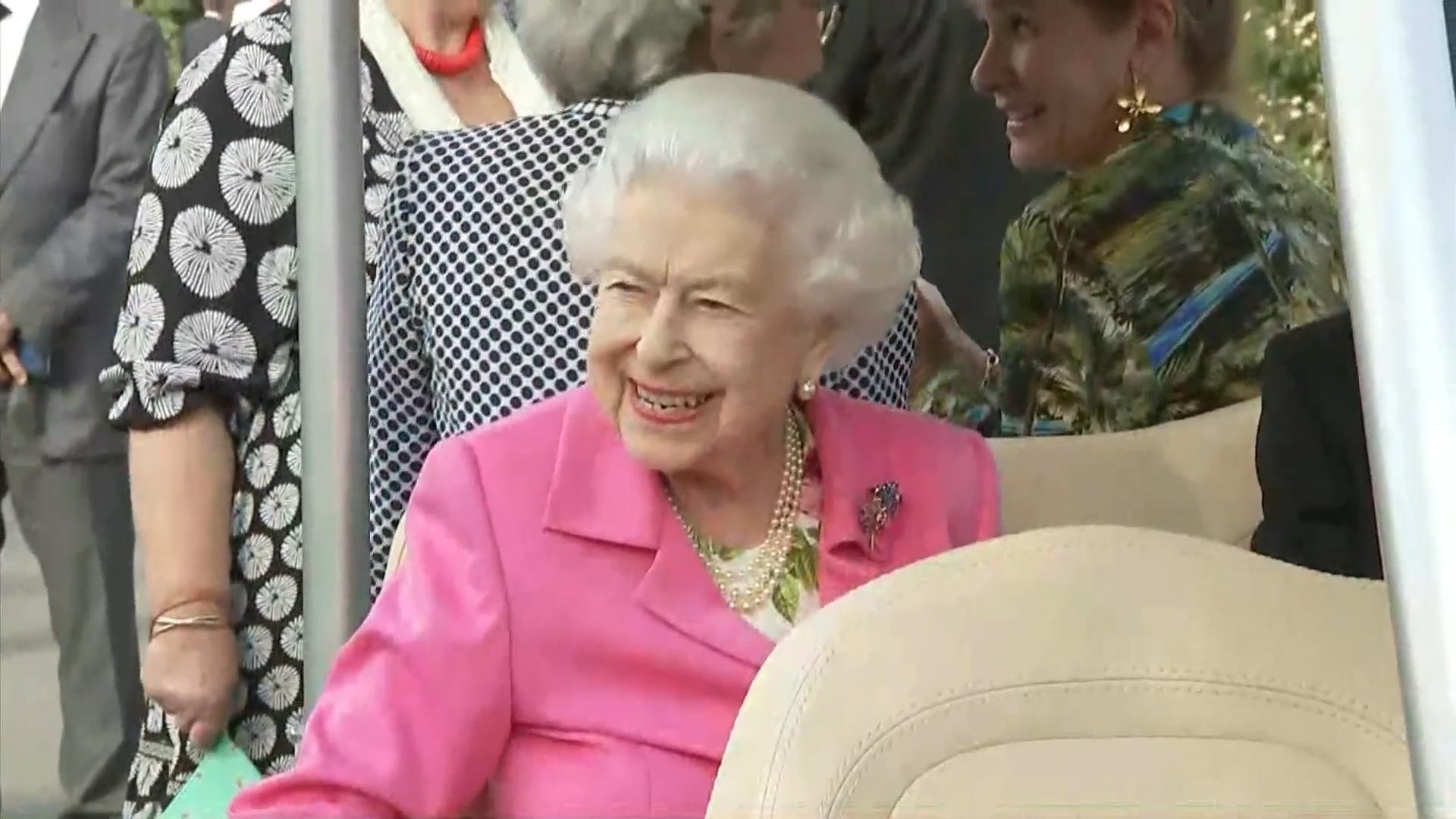 Die neue "Kutsche" der Queen Regentin besucht Gartenschau