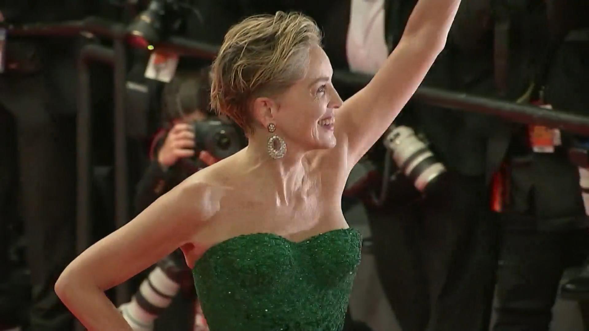 Sharon Stone glänzt supersexy in Glitzergrün Die Looks von Cannes