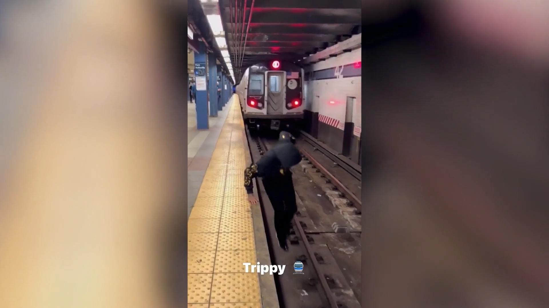 Mann springt vor U-Bahn weg Faktencheck