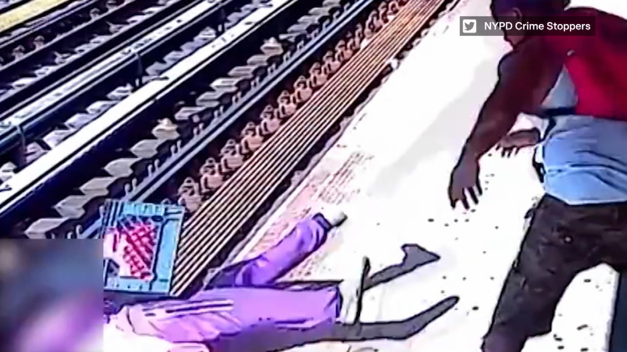 Mann schubst Frau auf Gleise und flieht Eiskalter Angriff