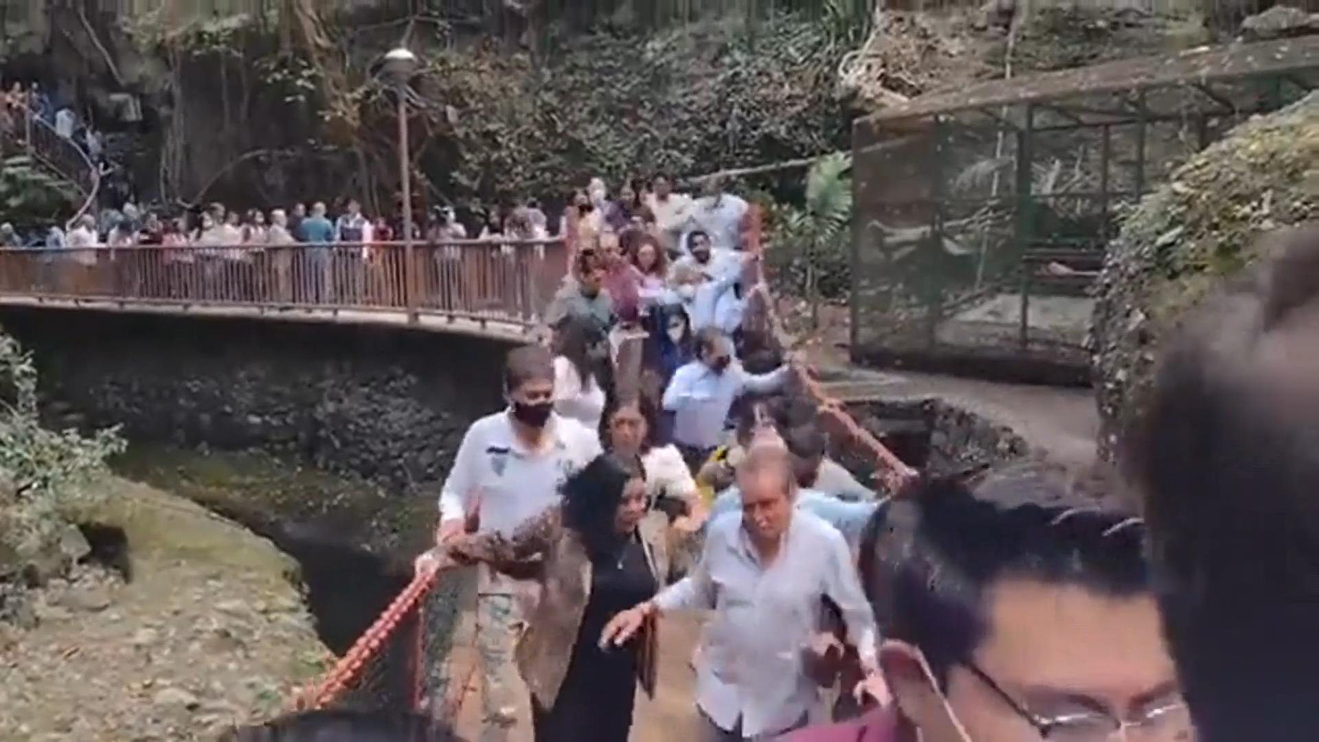 Hängebrücke stürzt bei Einweihung ein - 14 Verletzte Bürgermeister unter den Opfern