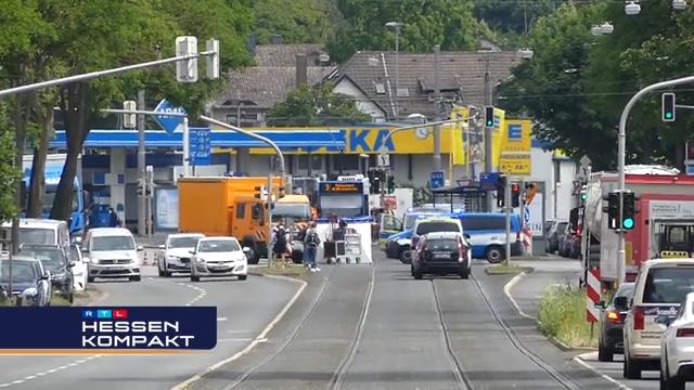 Fußgänger (81) stirbt bei Unfall mit Straßenbahn in Kassel Zwischen Straßenbahn und Bordsteinkante geraten
