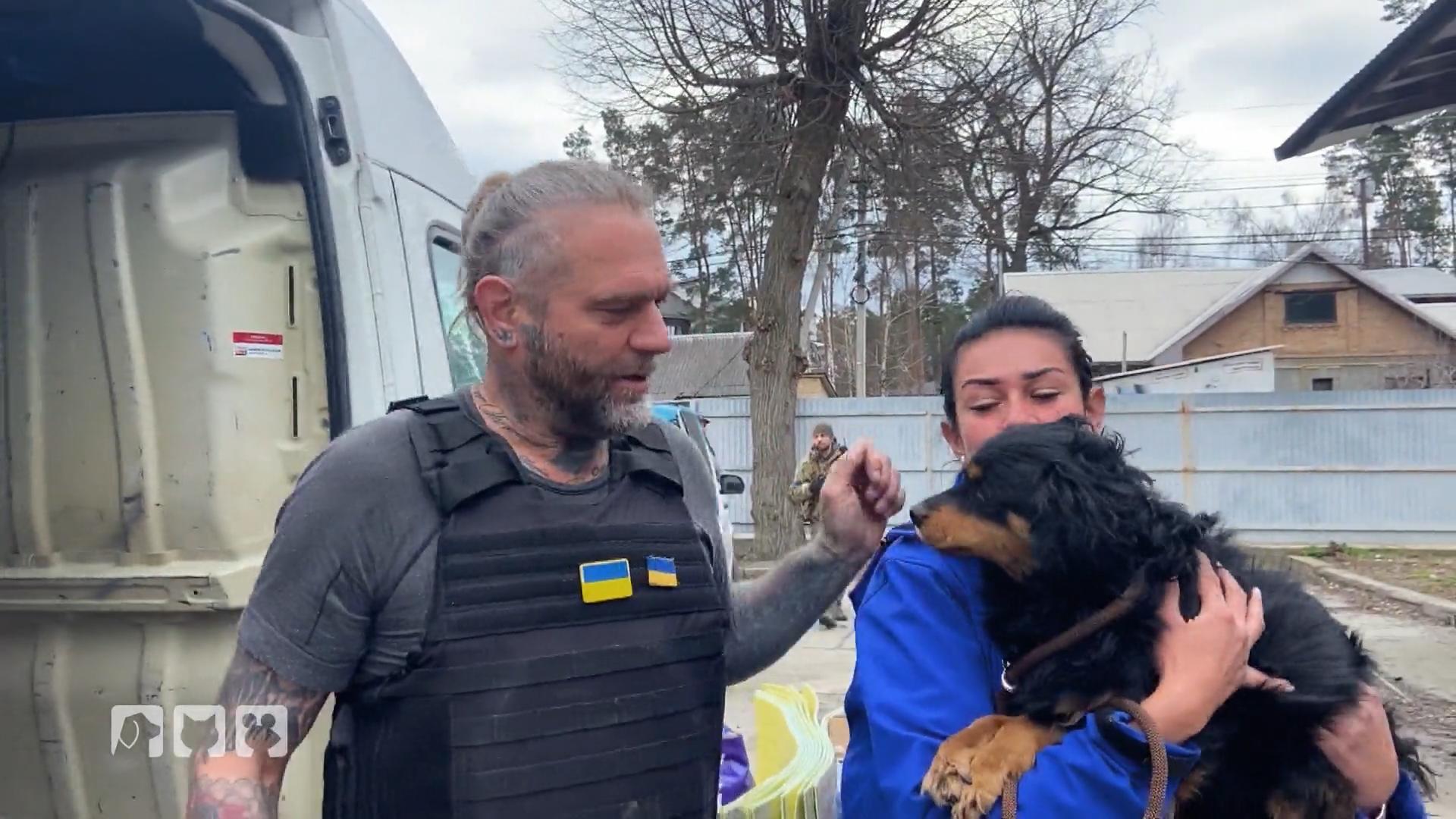Harter Einsatz - selbst für "Harte Hunde" Ralf Seegers Team rettet Haustiere aus der Ukraine