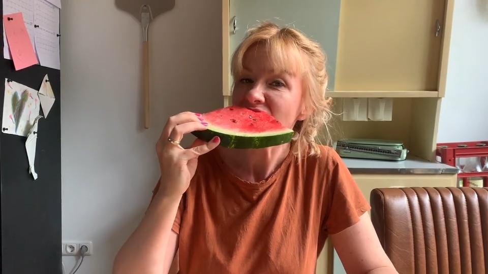 Reporterin testet Wassermelonen-Diät Zwei Kilo in drei Tagen?