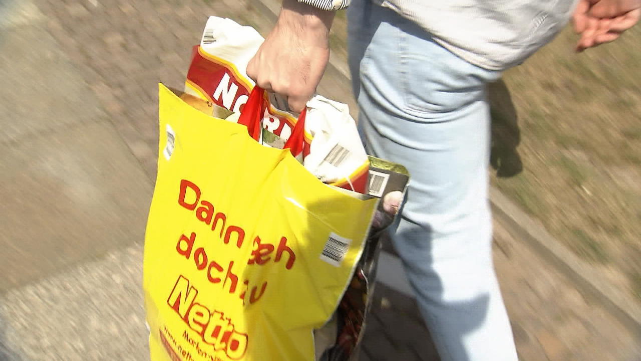 Seit einem halben Jahr sind die meisten Plastiktüten gesetzl Abfrage der Deutschen Umwelthilfe