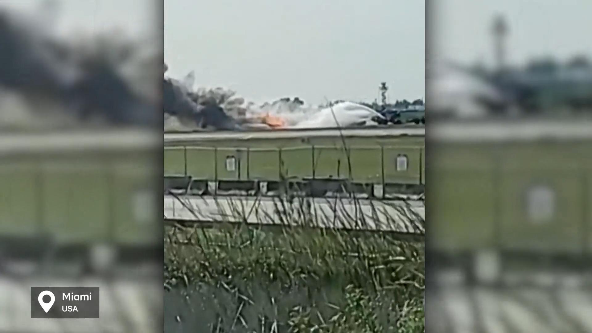 Flugzeug fängt bei Landung Feuer - Verletzte! 126 Menschen an Bord