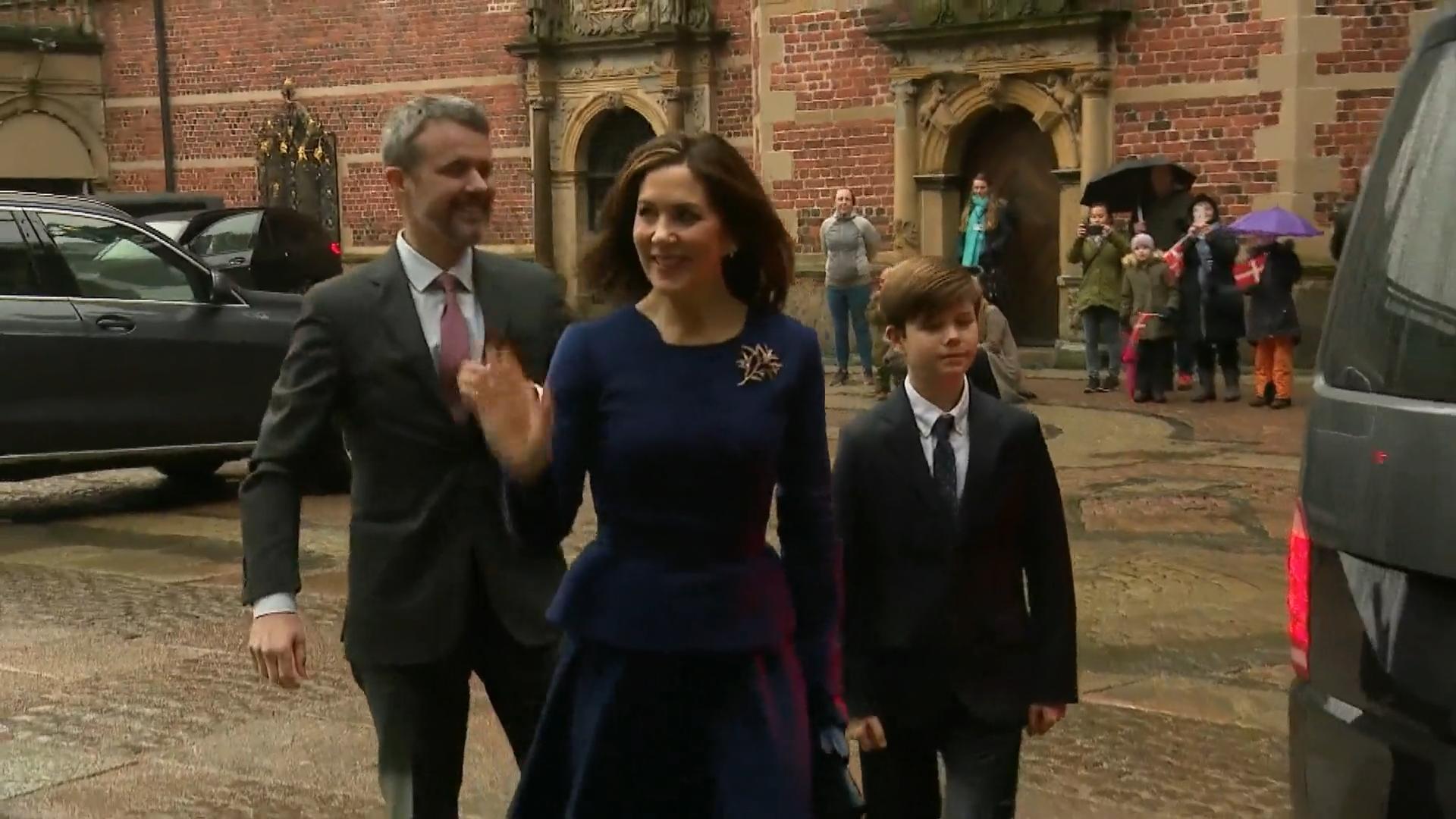 Dänen-Prinzenpaar nimmt Sohn von der Schule Schulstress bei den Royals