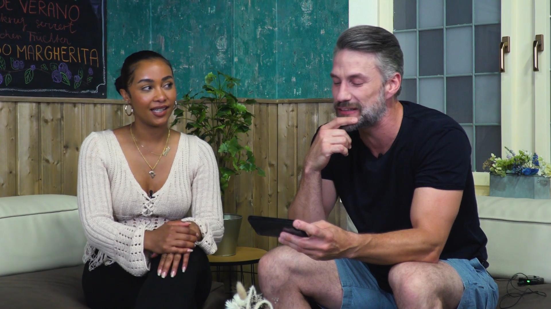 Féréba und Stefan machen Nicht Lachen Challenge Herausforderung für AWZ-Stars