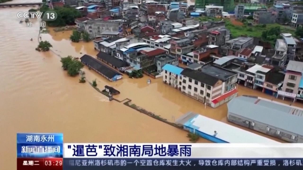 Heftige Regenfälle mit Fluten und Überschwemmungen Taifun CHABA wütet in China