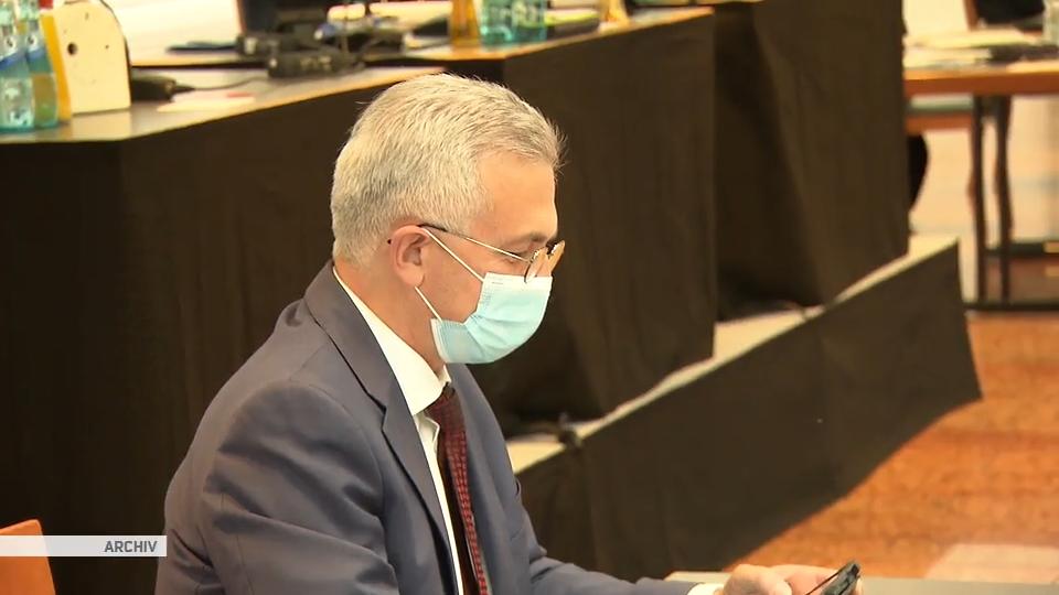 Skandal-Bürgermeister Feldmann kündigt Rücktritt an Teures Abwahlverfahren ersparen"