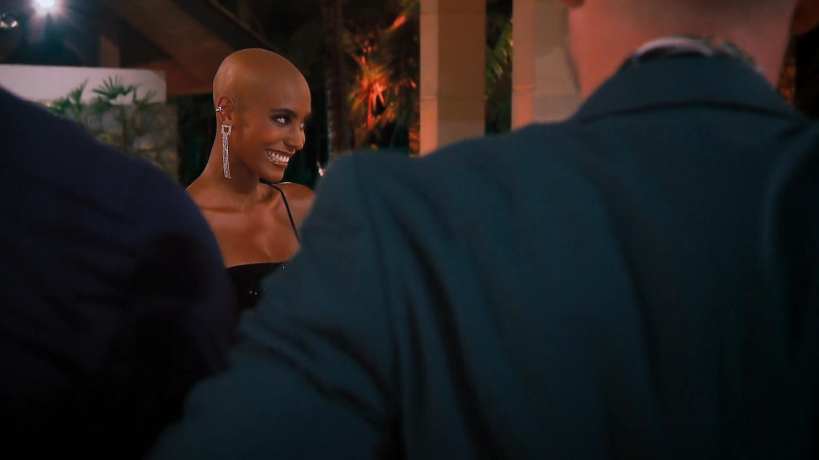 Sharon zeigt den Bachelorette-Kandidaten ihre Glatze "Staunen, Fassungslosigkeit, Begeisterung"