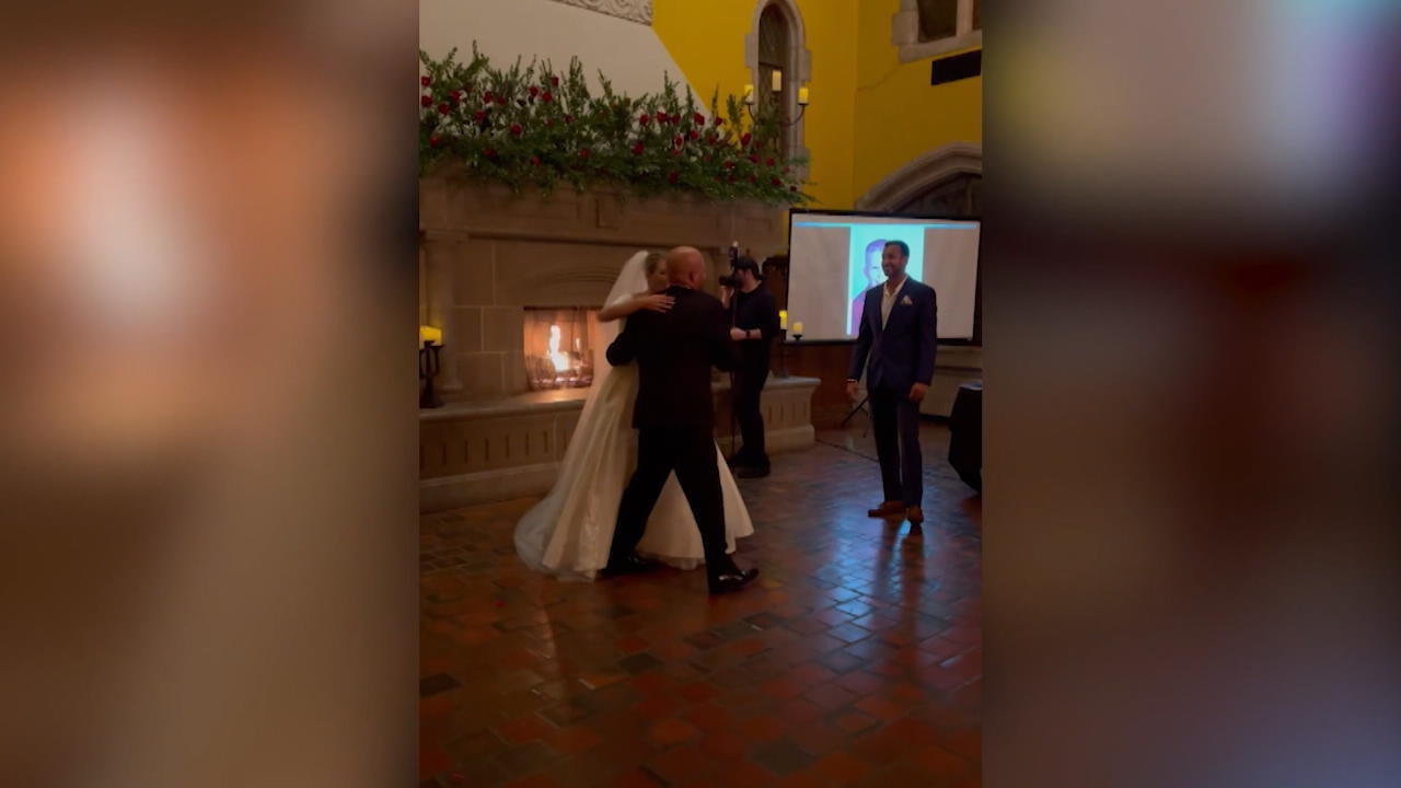 Ein ganz besonderer Hochzeitstanz Gruß in den Himmel