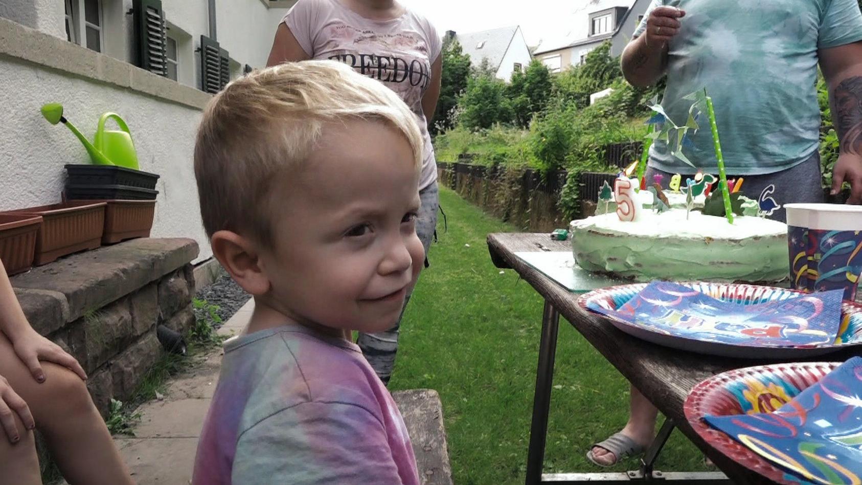 So feiert der kleine Elias seinen 5. Geburtstag Fete bei "Hartz und herzlich"