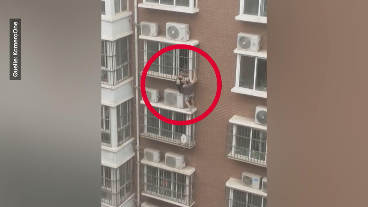 Kind steckt zwischen Gitterstäben fest - im 4. Stock! Rettung aus höchster Not in letzter Sekunde