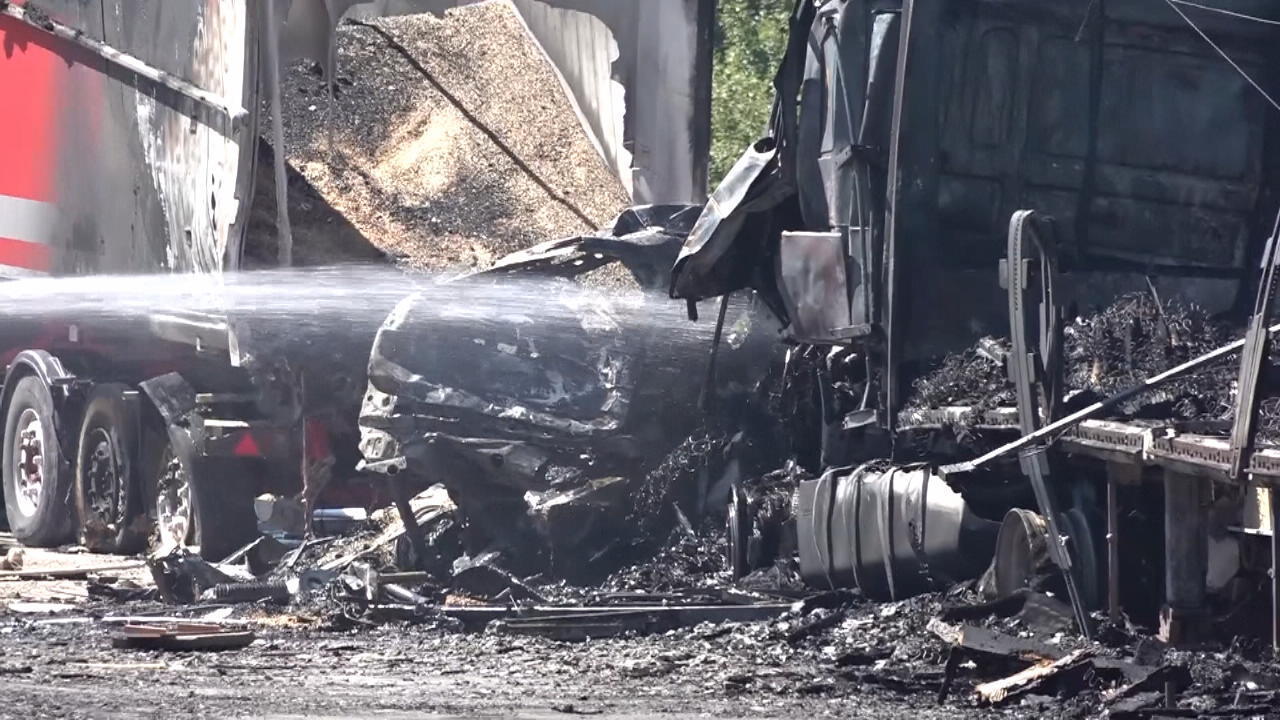 Lkw fährt auf Stauende auf Horror-Unfall auf A2