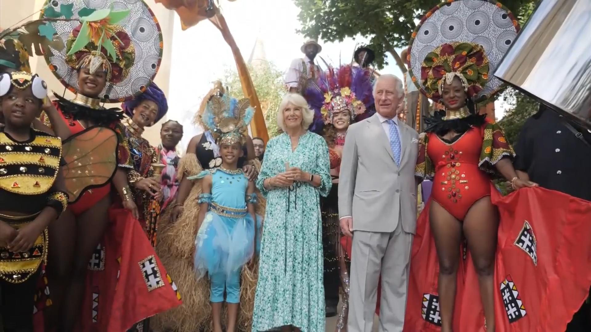 Camilla und Charles feiern Karneval In Notting Hill
