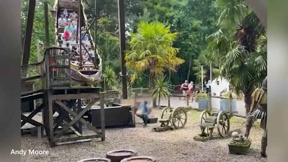 Junge im Freizeitpark fast von Piratenschiff erschlagen "Wo sind die Eltern?"