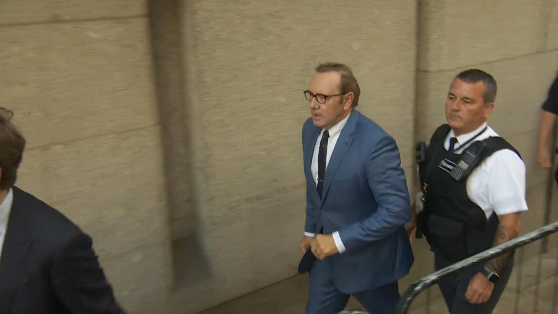 Kevin Spacey erklärt sich für unschuldig Nach Anklage wegen sexuellen Übergriffen