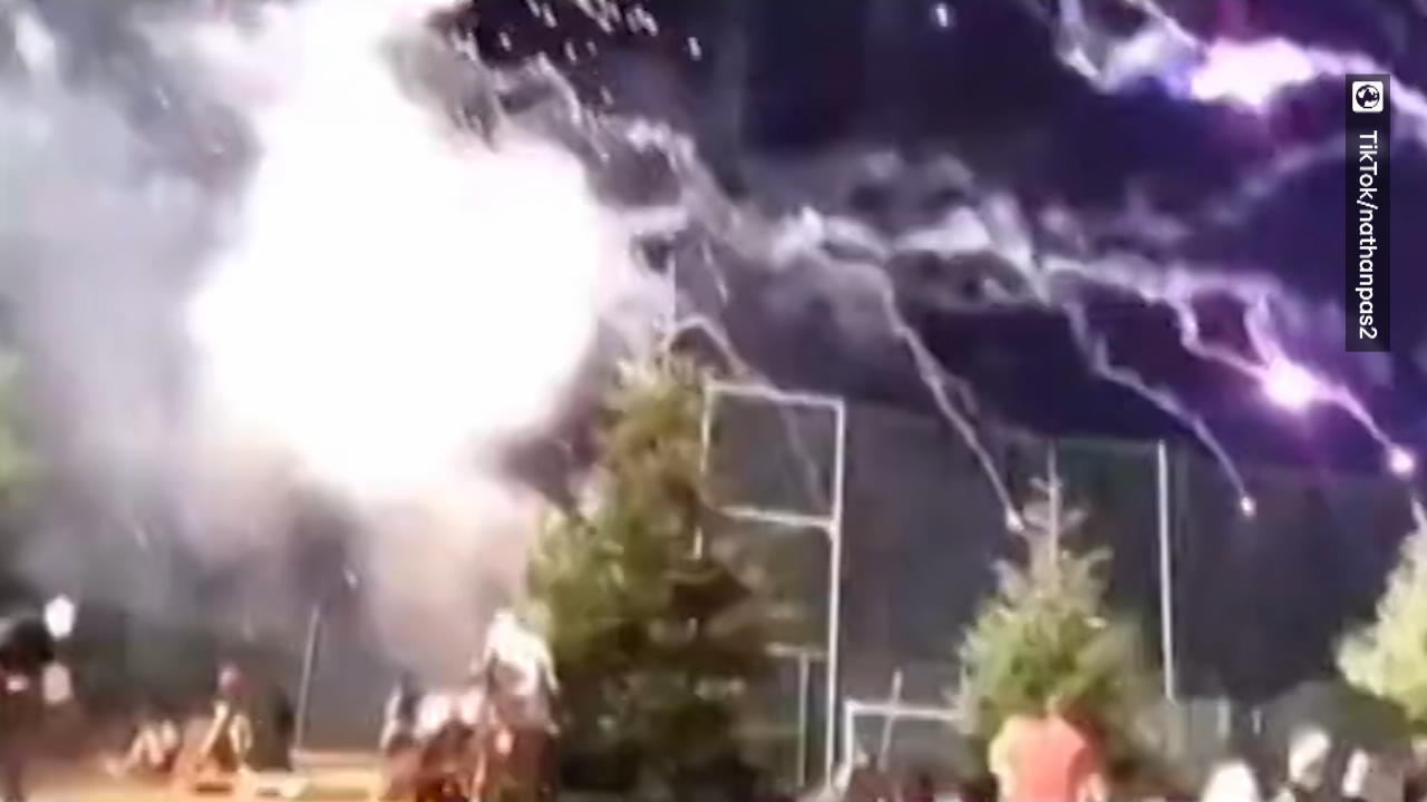 Feuerwerk explodiert in Menge - zwei Tote Drama in Frankreich
