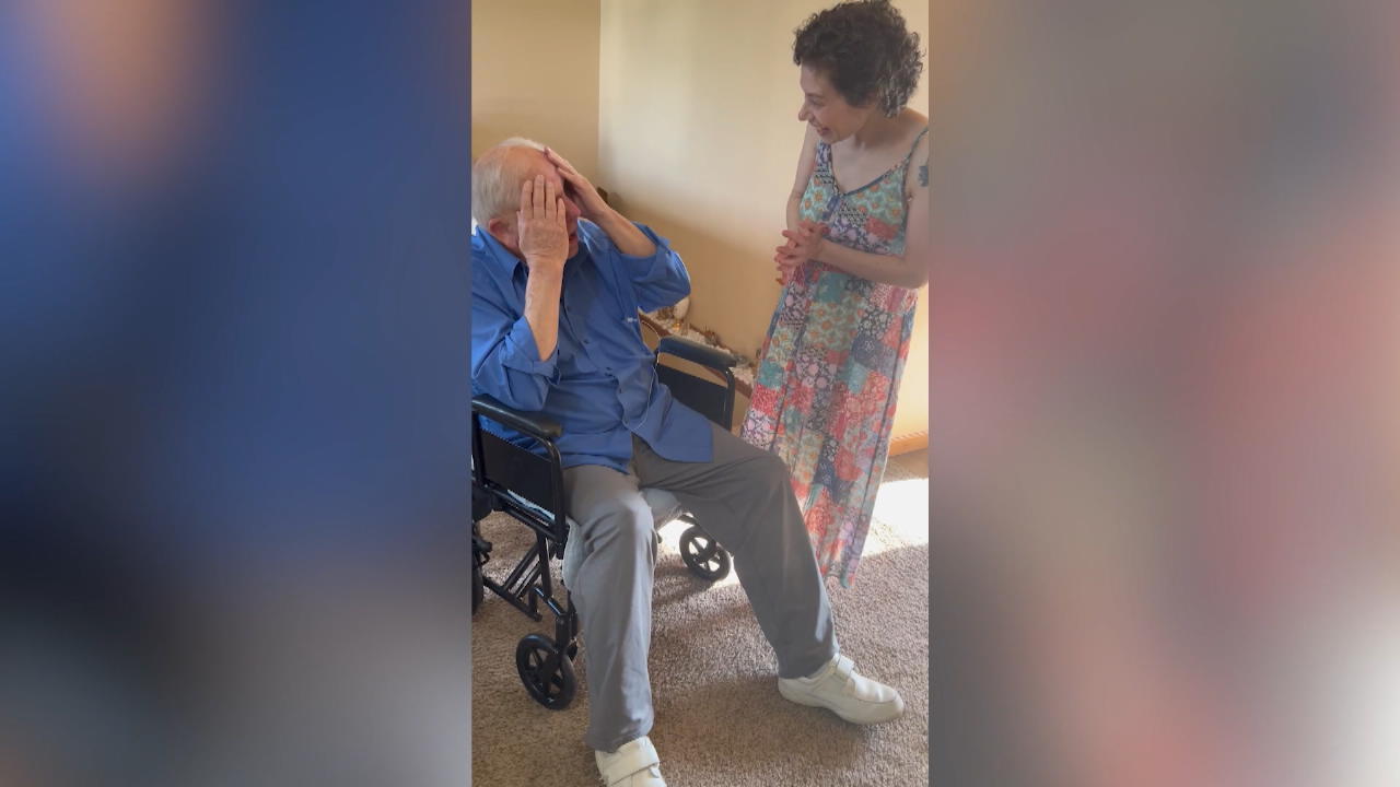Tochter überrascht Vater (80) nach neun Jahren Trennung Krebs besiegt!