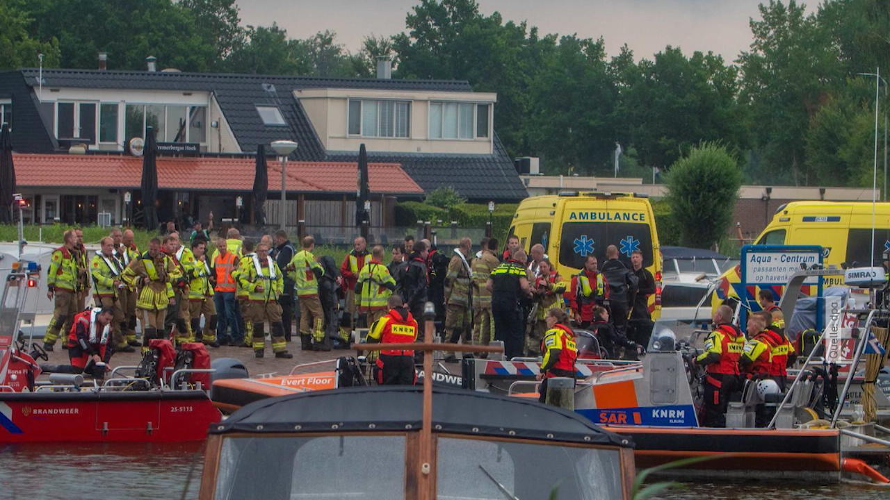 Madre e padre muoiono durante un viaggio in canoa - la figlia perde sfortuna in Olanda