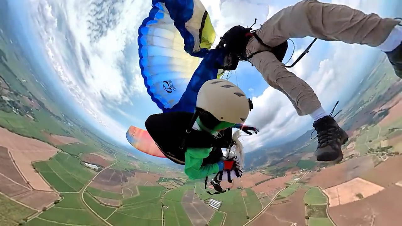 Paraglider verheddern sich in der Luft Horror-Absturz!
