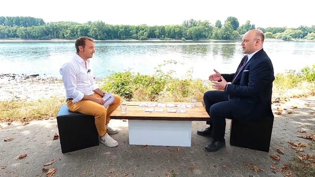 RTL-Hessen-Sommerinterview mit Robert Lambrou (AfD) Zwischen politischen Plänen und Privatleben
