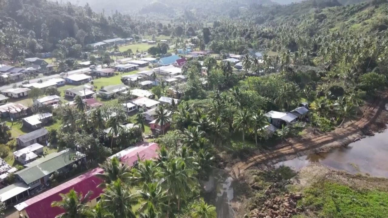 Ein Dorf auf den Fidschi-Inseln versinkt im Meer Steigender Meeresspiegel durch Klimawandel