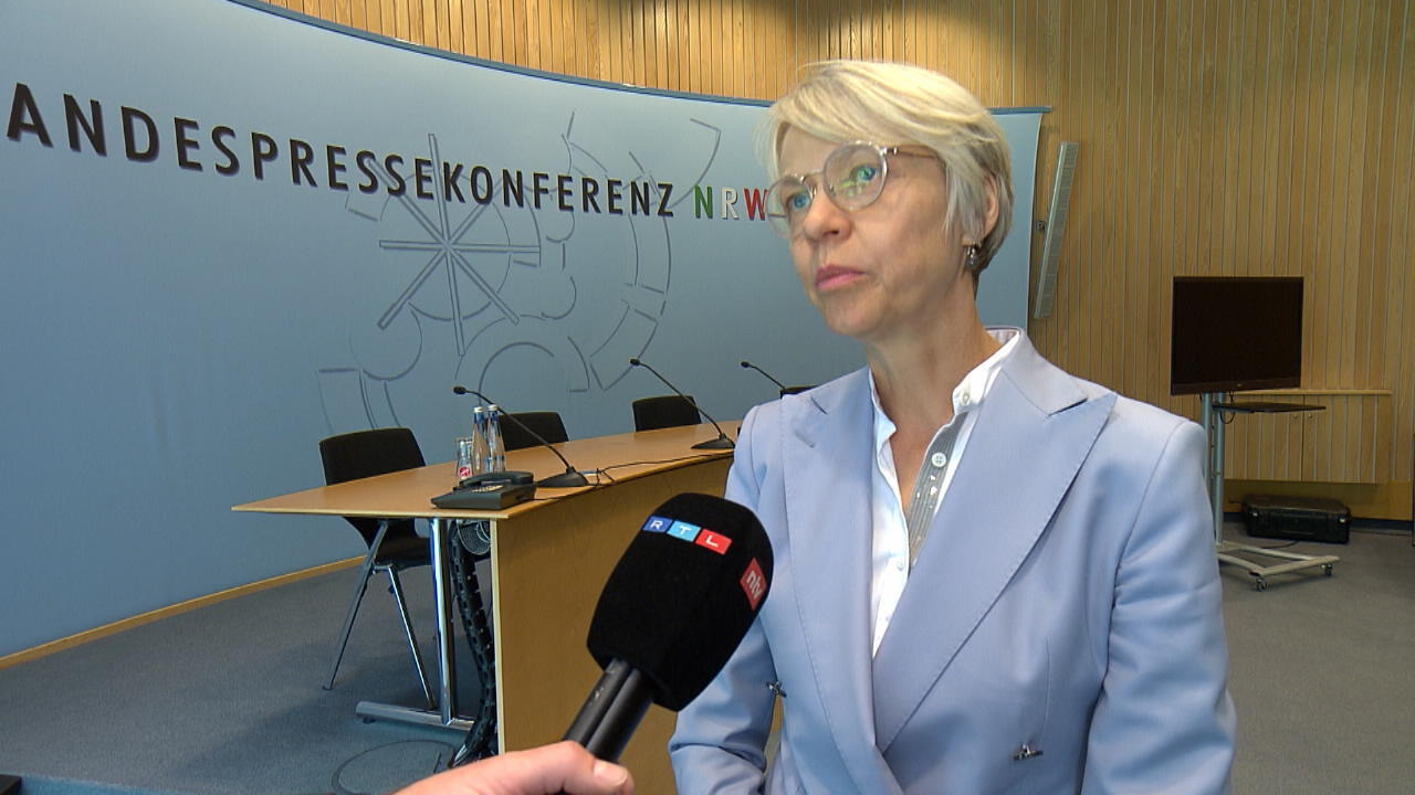 Gespräch mit NRW-Schulministerin Dorothee Feller Interview