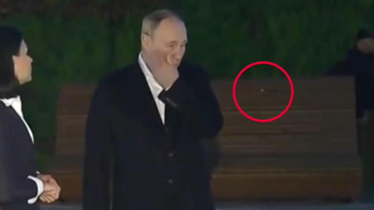 Putin verscheucht Mücke mit linker Hand Kreml-Chef gelähmt?