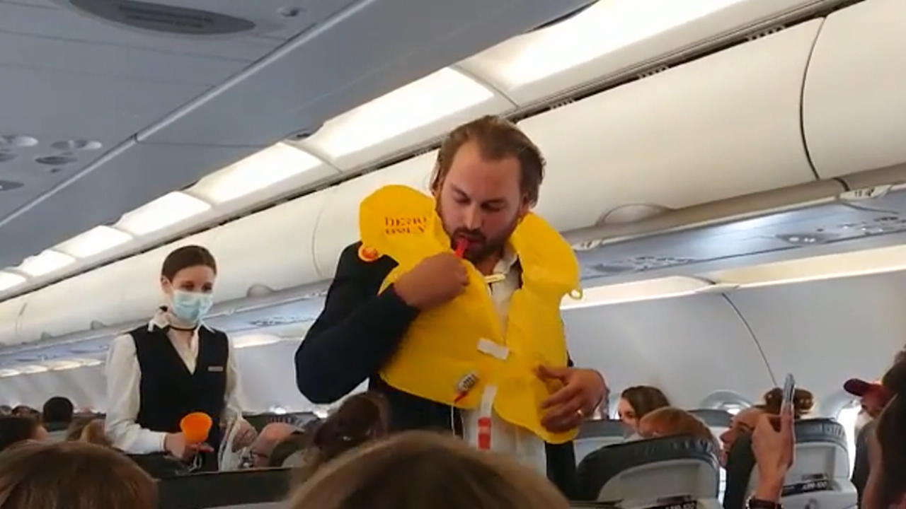 Comedy von Hendrich-Bruder: DFB-Ladies lachen sich schlapp So witzig kann Flug-Security sein