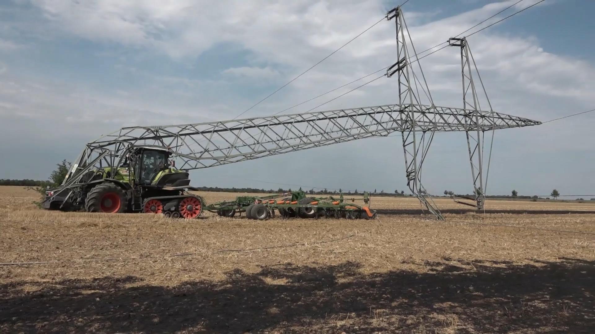 16-year-old drives a tractor mast around tens of thousands without electricity in the Rhineland